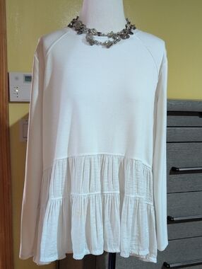 Simply Vera Vera Wang Off White/cream Textured ruffled Top